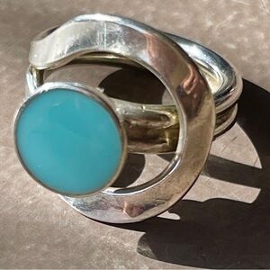 Flirty 70’s Turquoise blue enamel sterling silver circular design vintage ring